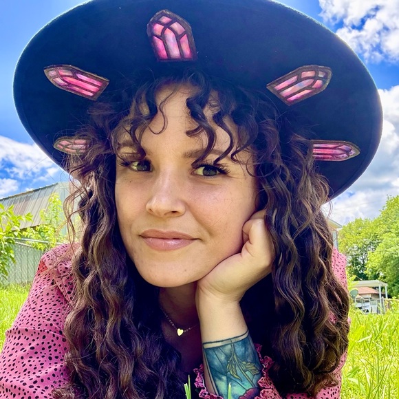 Meet your Posher, Tiffany - Picture 1 of 6